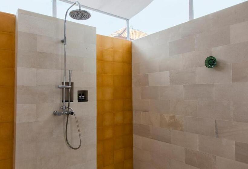 Номер Стандарт Вид на Бассейн, The Capital Hotel And Resort Seminyak