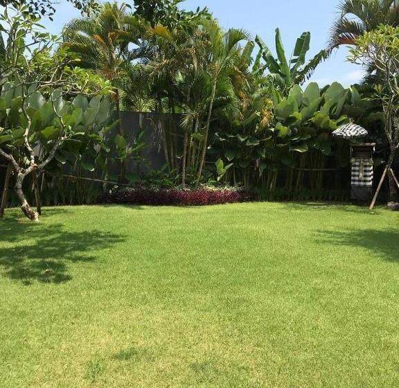 Вилла 2 Спальни, The Capital Hotel And Resort Seminyak