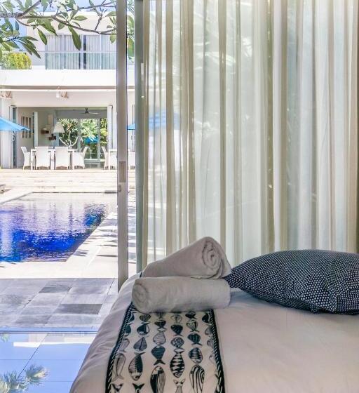 Номер Стандарт Вид на Бассейн, The Capital Hotel And Resort Seminyak