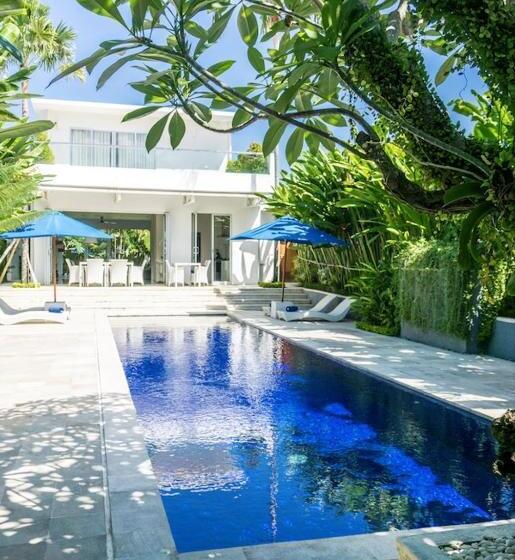 Вилла 3 Спальни, The Capital Hotel And Resort Seminyak