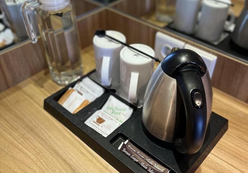 Номер Стандарт Вид на Бассейн, The Capital Hotel And Resort Seminyak