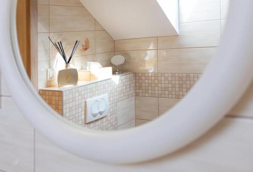 스탠다드 스튜디오, Balaton Fantasy Villa