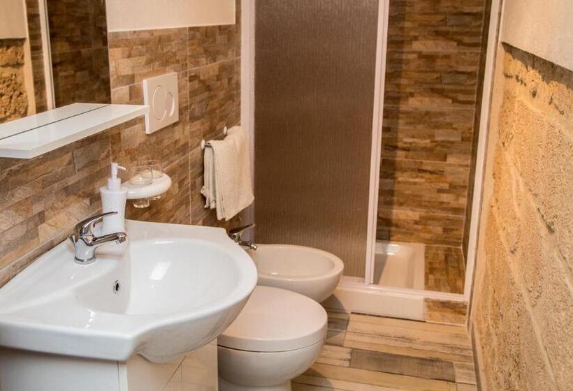 Pokój Standard Trzyosobowy, Aliga