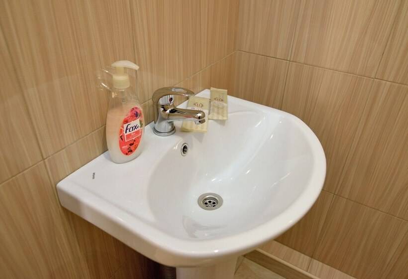 اتاق استاندارد سه نفره, Guest House Sova