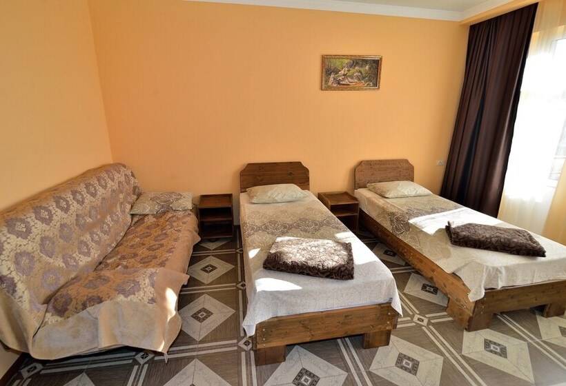 اتاق استاندارد سه نفره, Guest House Sova