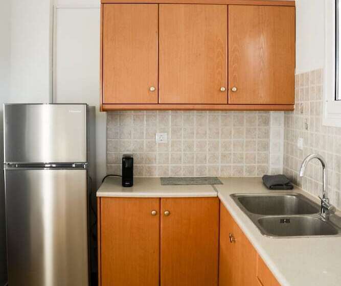 شقة غرفة واحدة, Pharos Apartments