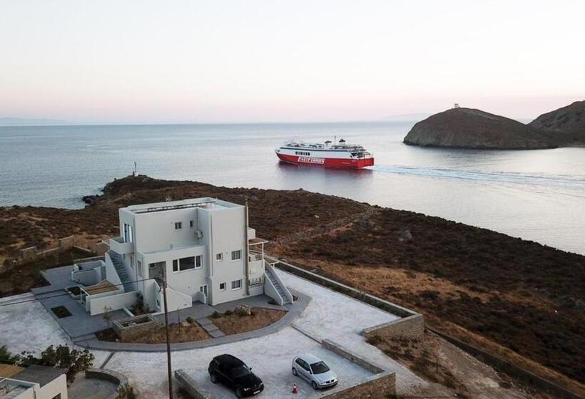 شقة غرفة واحدة, Pharos Apartments