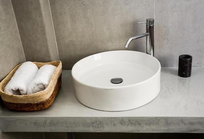 شقة غرفتين, Pharos Apartments