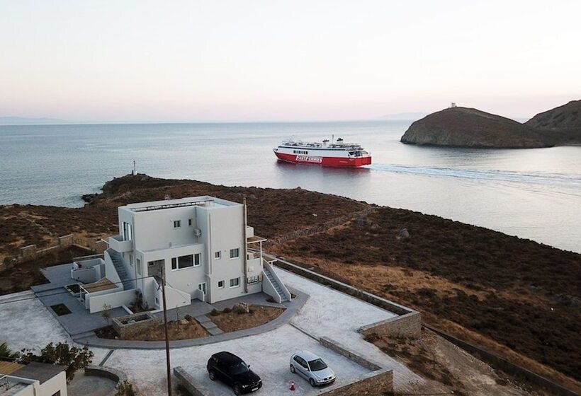 شقة غرفة واحدة, Pharos Apartments