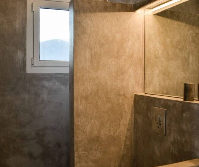 شقة غرفة واحدة, Pharos Apartments