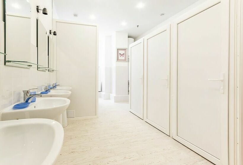 تختخواب در اتاق مشترک, Bixbite   Hostel