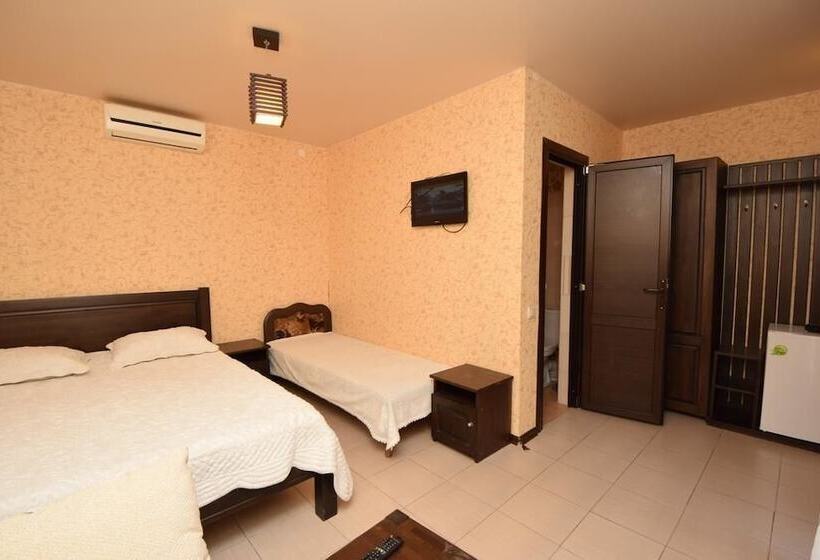 חדר סטנדרט לשלושה, Sadorini Guest House