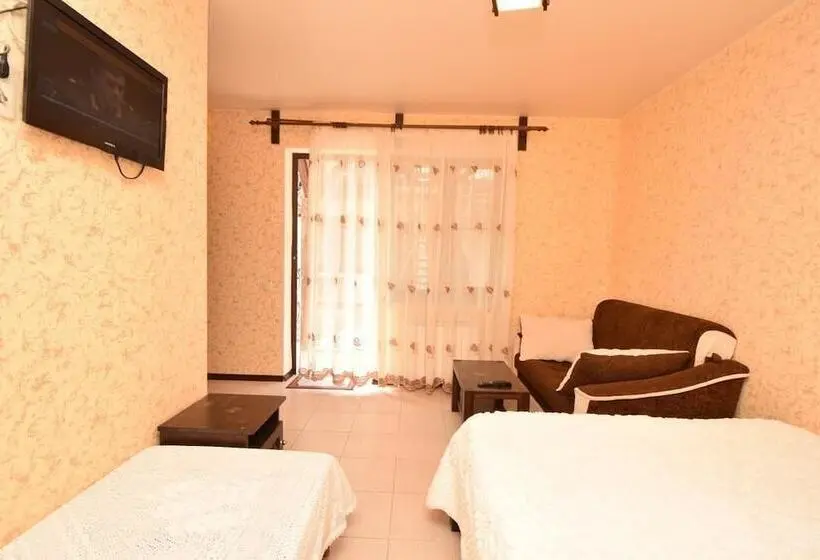スタンダードトリプルルーム, Sadorini Guest House