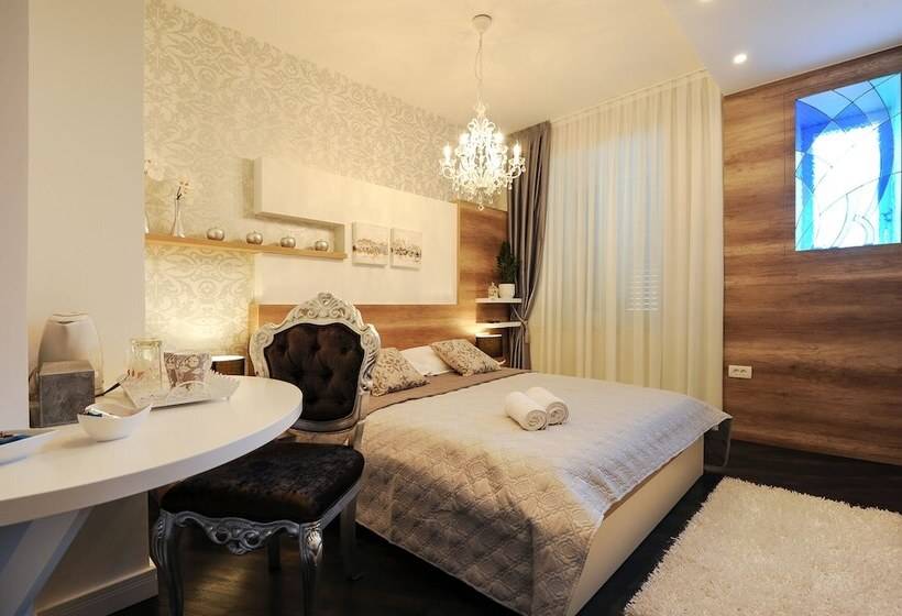 デラックスルーム, Silver & Gold Luxury Rooms