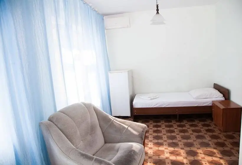 اتاق استاندارد سه نفره, Leto Guest House