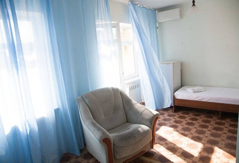 اتاق استاندارد سه نفره, Leto Guest House