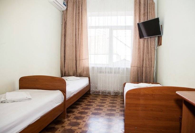 اتاق استاندارد سه نفره, Leto Guest House