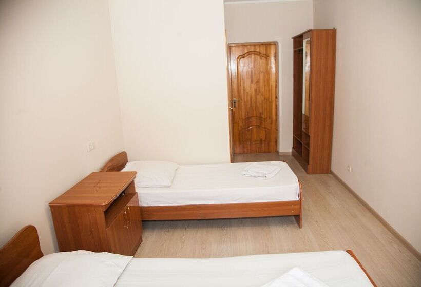 Номер Стандарт Трехместный, Leto Guest House