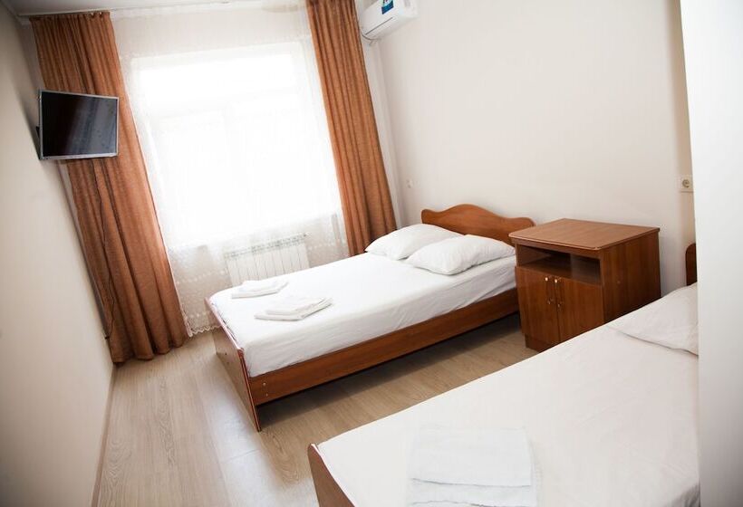 اتاق استاندارد سه نفره, Leto Guest House