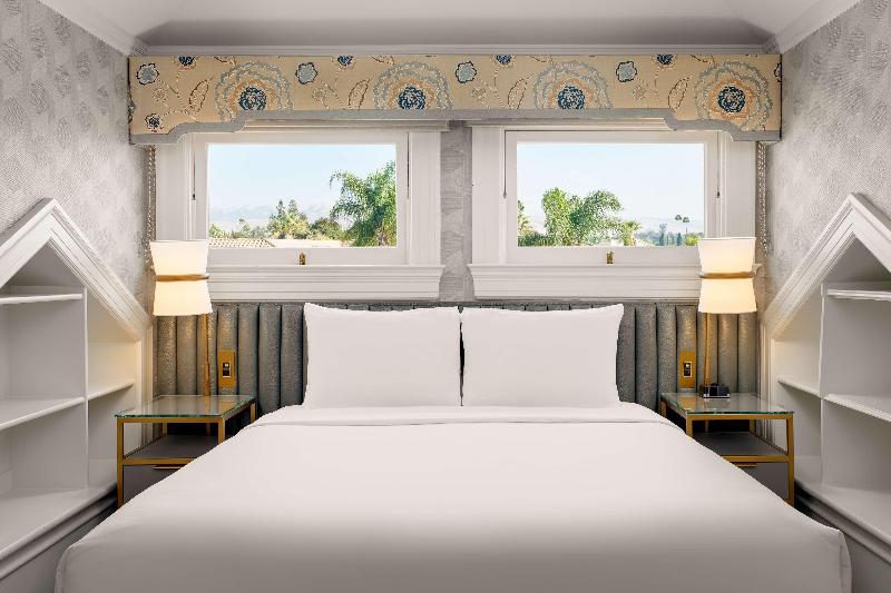 غرفة قياسية سرير كينج, Hayes Mansion San Jose, Curio Collection By Hilton