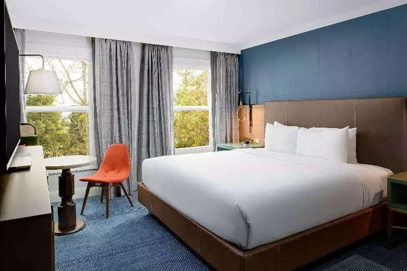 سوئیت جونیور با تخت بزرگ, Hayes Mansion San Jose, Curio Collection By Hilton