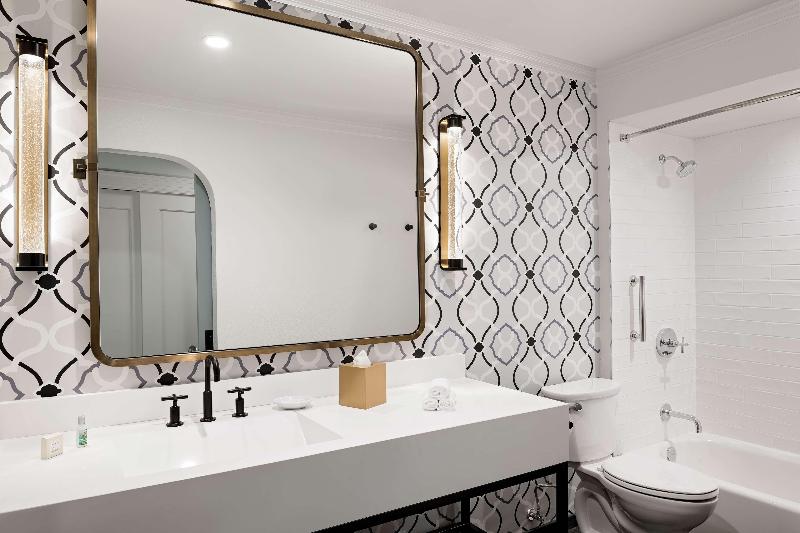 جناح جونيور سرير كينج, Hayes Mansion San Jose, Curio Collection By Hilton