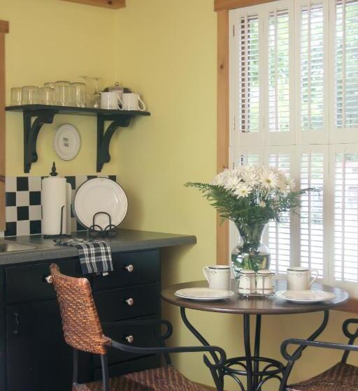 منزل غرفة نوم واحدة, Heartstone Inn