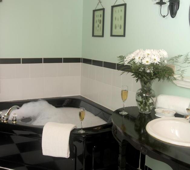 منزل غرفة نوم واحدة, Heartstone Inn