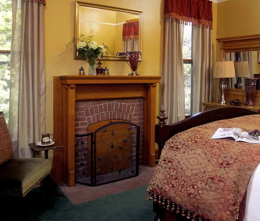 منزل غرفتين نوم, Heartstone Inn