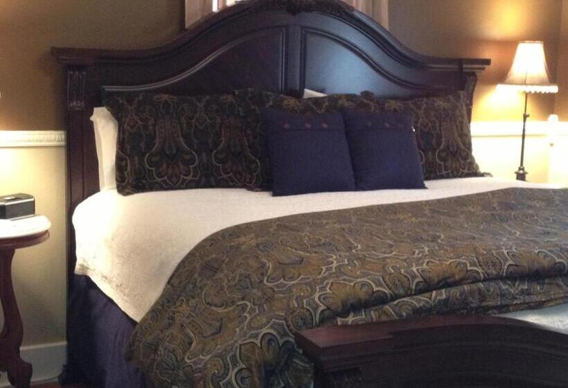 جناح سرير كينج, Heartstone Inn