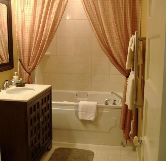 جناح سرير كينج, Heartstone Inn