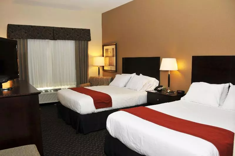キングサイズベッドのスイートルーム, Holiday Inn Express & Suites Clinton, An Ihg