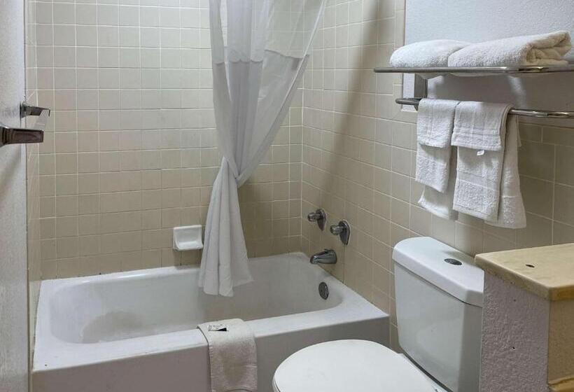 חדר סטנדרט עם מיטת קינג, Motel 6 Opelika Al