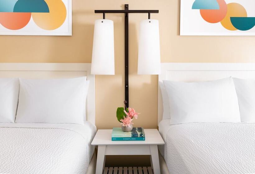 חדר קלאב עם נוף לים, The Twin Fin