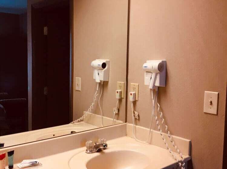 جناح سرير كينج, Hawthorn Extended Stay By Wyndham Conyers