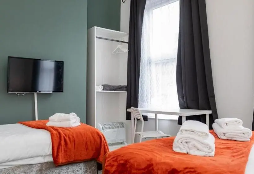 Comfort Kolmen Hengen Huone, Castlereagh Guest House