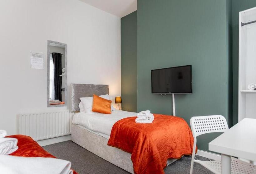 חדר קומפורט לשלושה, Castlereagh Guest House