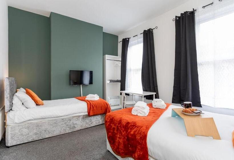 חדר קומפורט לשלושה, Castlereagh Guest House