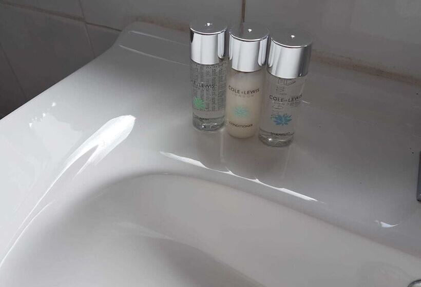 Casa 1 Quarto, Tickety Boo