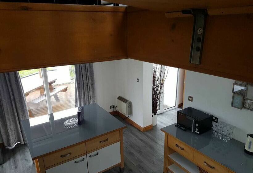 Casa 1 Quarto, Tickety Boo