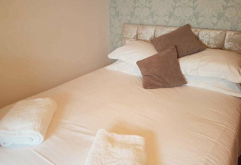 Casa 1 Quarto, Tickety Boo