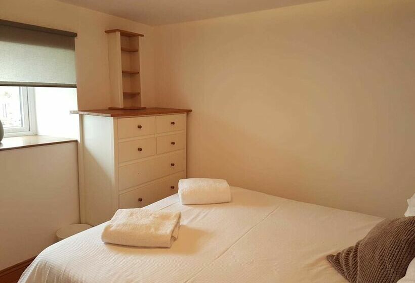 Casa 1 Quarto, Tickety Boo