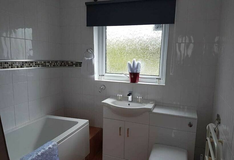 Casa 1 Quarto, Tickety Boo