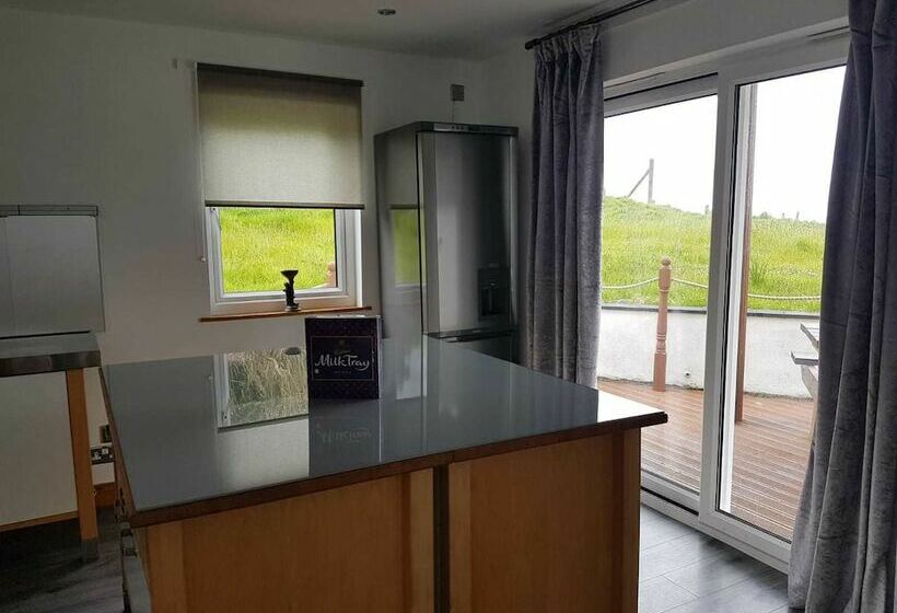 Casa 1 Quarto, Tickety Boo