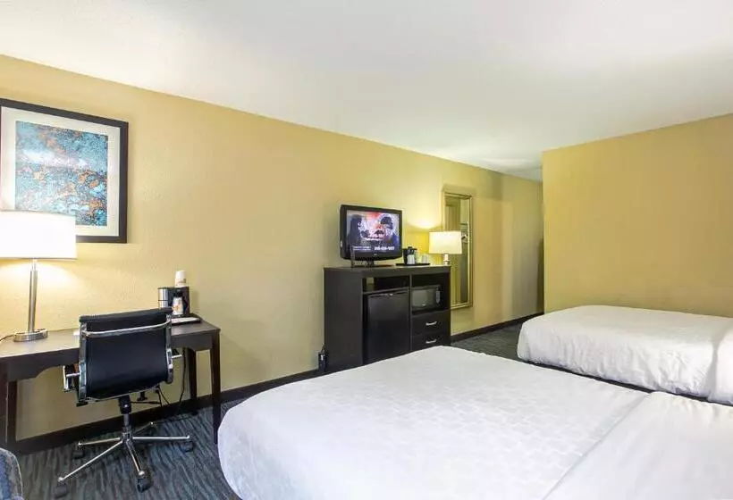 ２ダブルベッドのスタンダードルーム, Quality Inn Dayton Airport