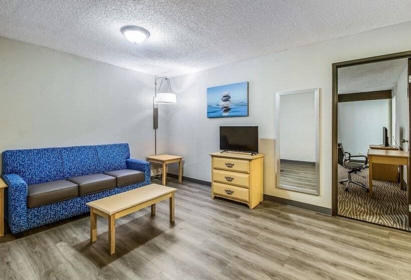 جناح, Clarion Hotel Jackson Northwest