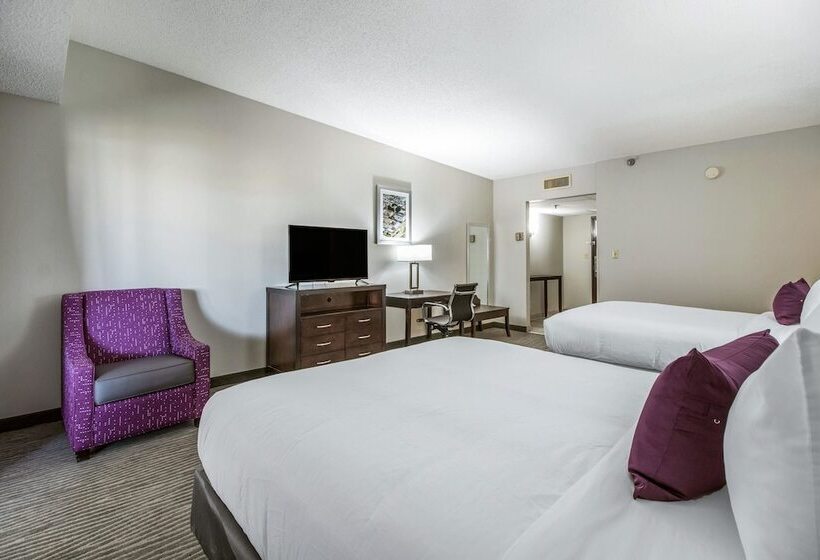 جناح, Clarion Hotel Jackson Northwest