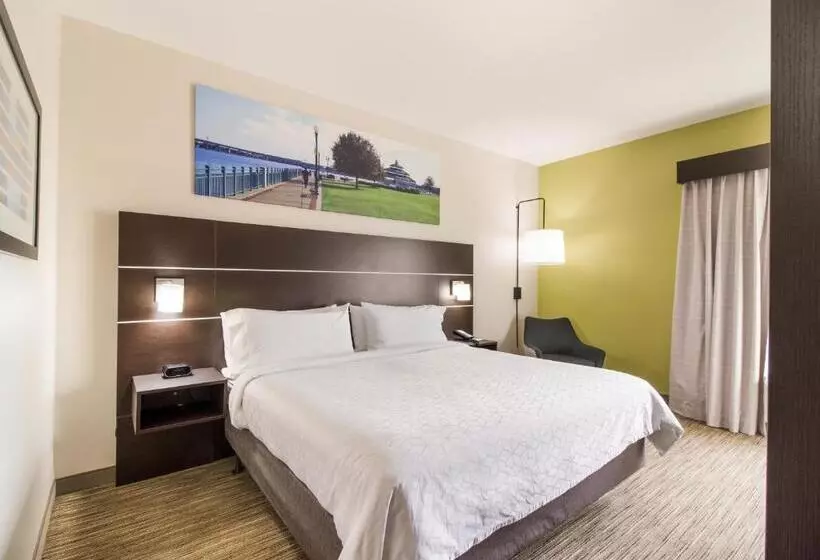 身障者適用キングサイズベッドルーム, Clarion Pointe New Bern