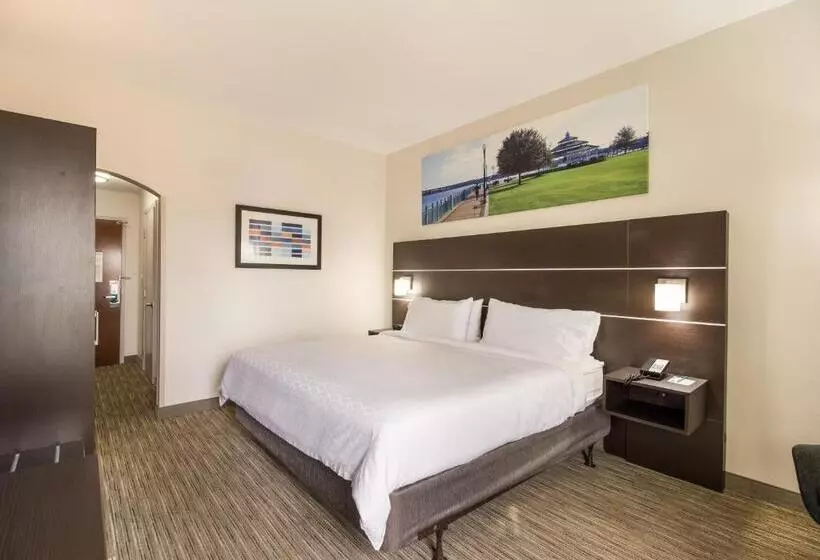 身障者適用キングサイズベッドルーム, Clarion Pointe New Bern