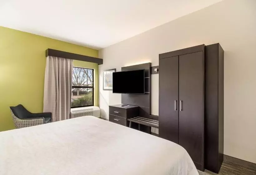 身障者適用キングサイズベッドルーム, Clarion Pointe New Bern